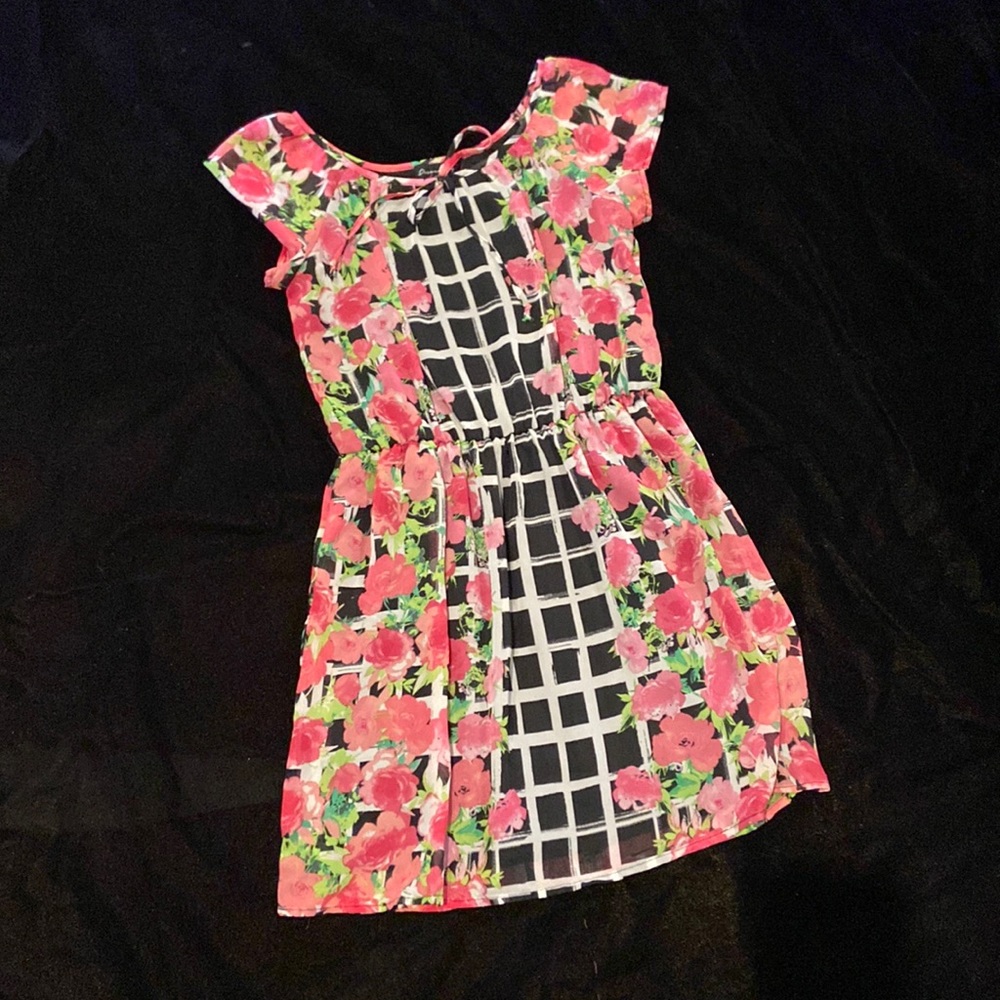 Super cute dress! Looks like Betsy Johnson!